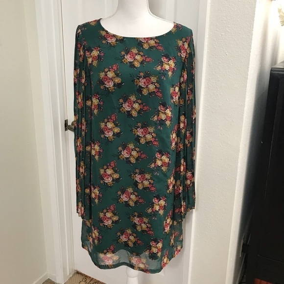 Xhilaration Dresses & Skirts - Xhilaration Floral Dress w Pleated Bell Sleeves